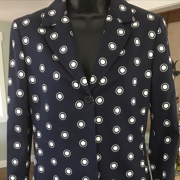 Like new Linda Allard Ellen Tracy Navy & White Polka Dot 2 Pc Suit. is Size 6 - Picture 12 of 12